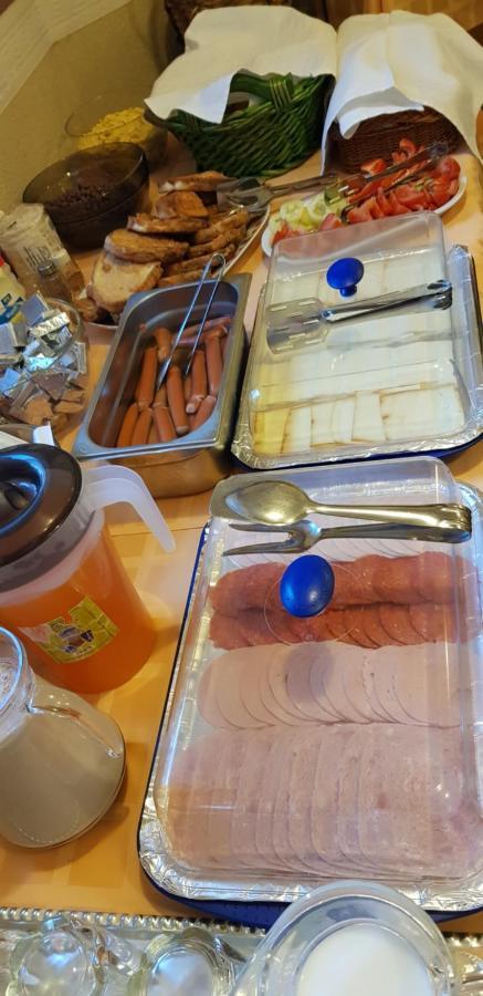 Bed and Breakfast Kálmán Panzió Szeged Esterno foto
