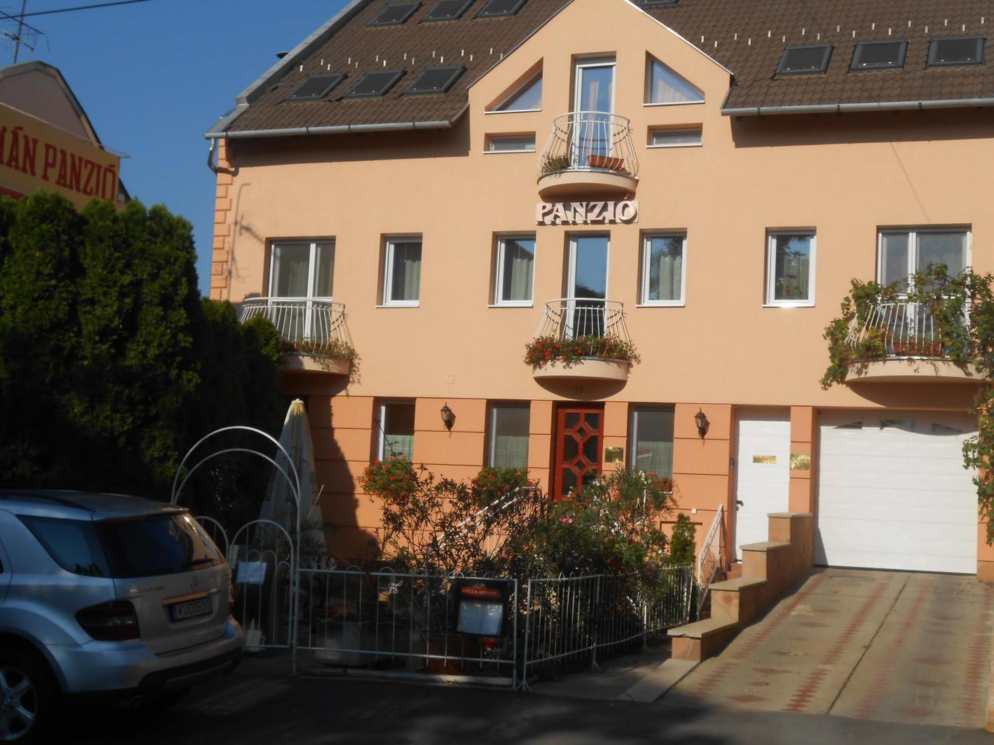 Bed and Breakfast Kálmán Panzió Szeged Esterno foto