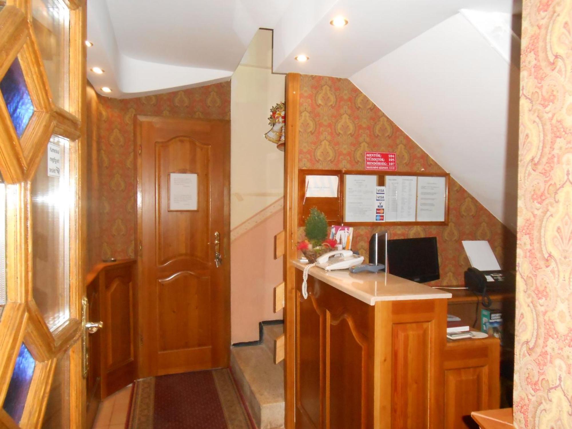Bed and Breakfast Kálmán Panzió Szeged Esterno foto