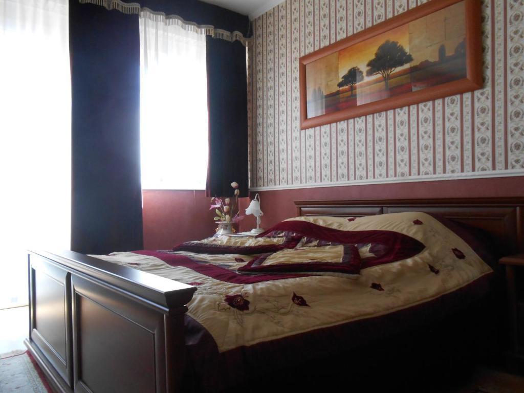 Bed and Breakfast Kálmán Panzió Szeged Esterno foto