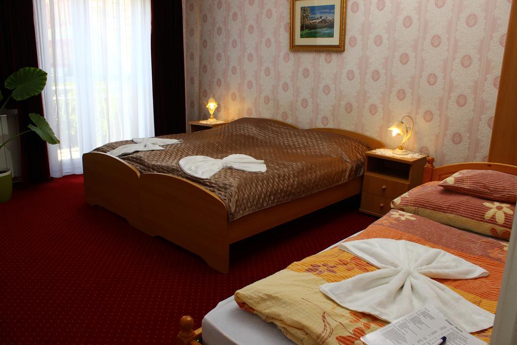 Bed and Breakfast Kálmán Panzió Szeged Esterno foto