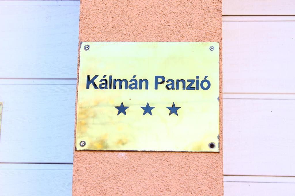 Bed and Breakfast Kálmán Panzió Szeged Esterno foto