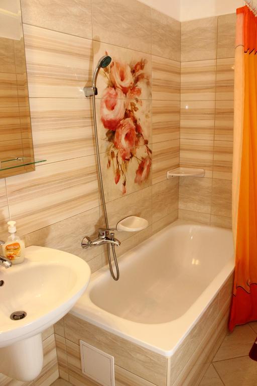 Bed and Breakfast Kálmán Panzió Szeged Esterno foto