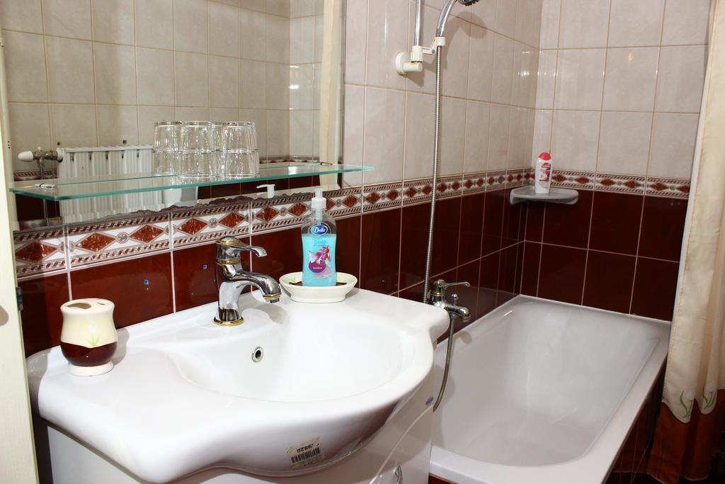 Bed and Breakfast Kálmán Panzió Szeged Esterno foto