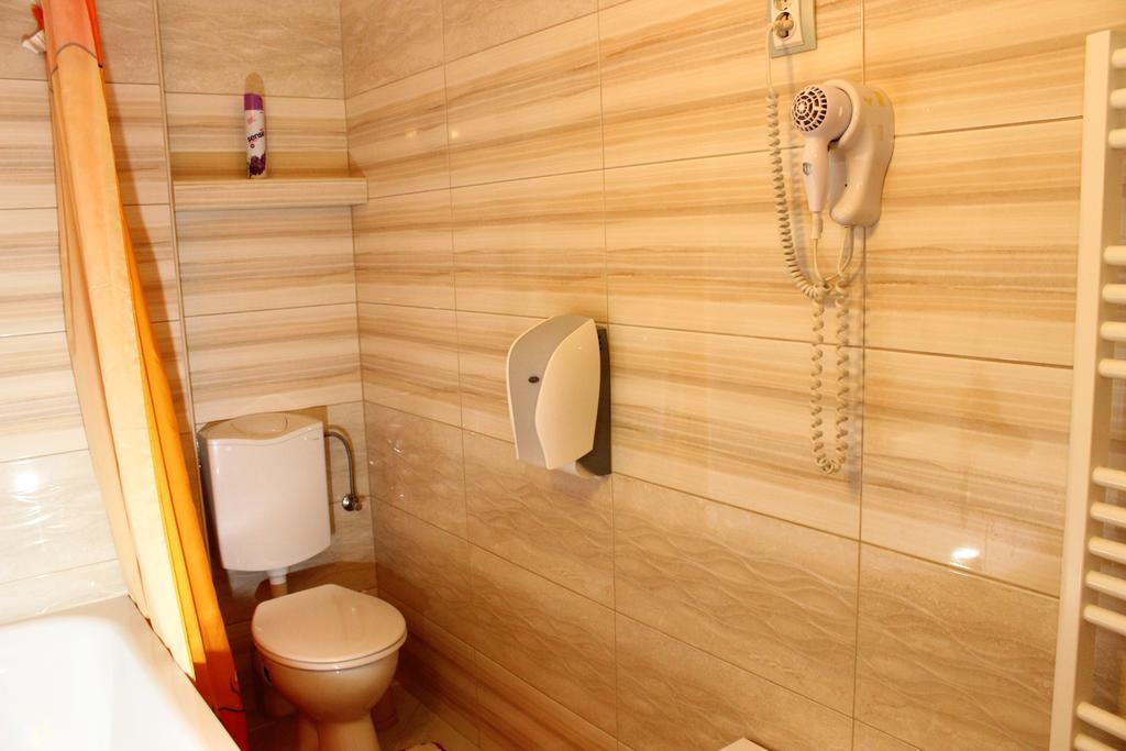 Bed and Breakfast Kálmán Panzió Szeged Esterno foto