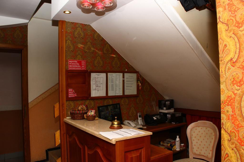 Bed and Breakfast Kálmán Panzió Szeged Esterno foto
