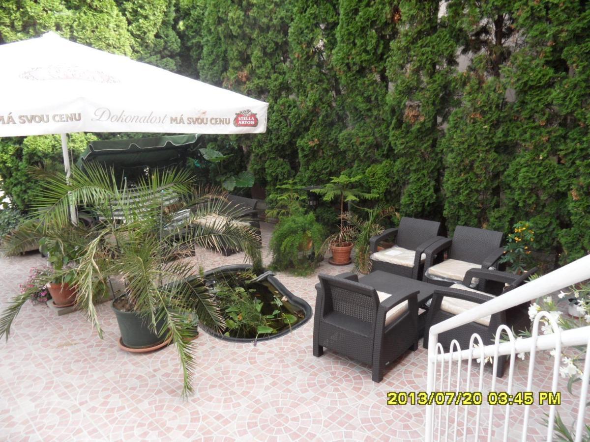 Bed and Breakfast Kálmán Panzió Szeged Esterno foto